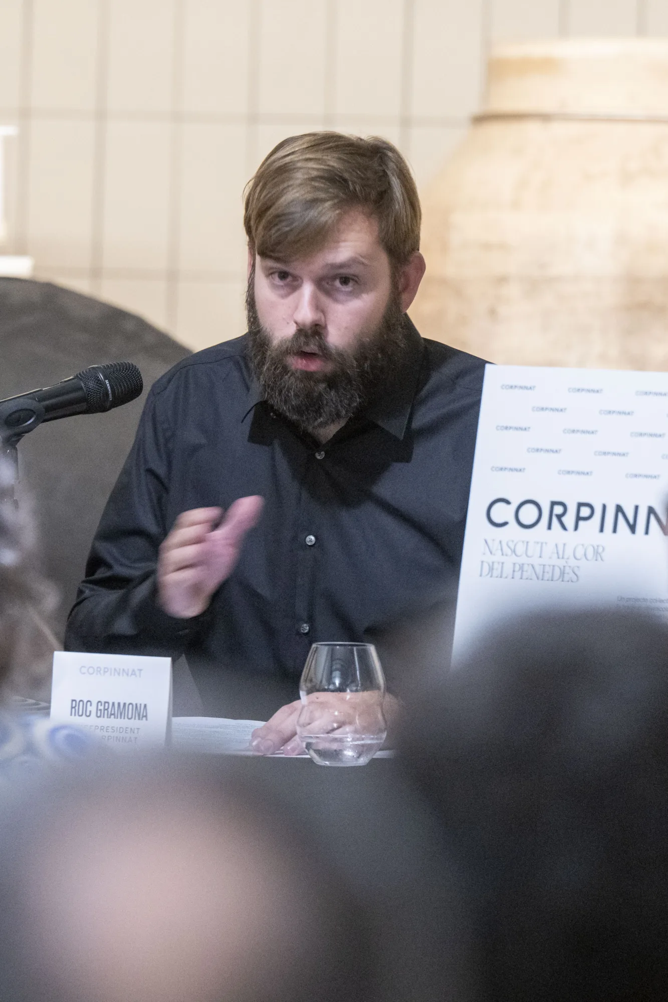 Viticultor interviniendo en la rueda de prensa de la vendimia 2026