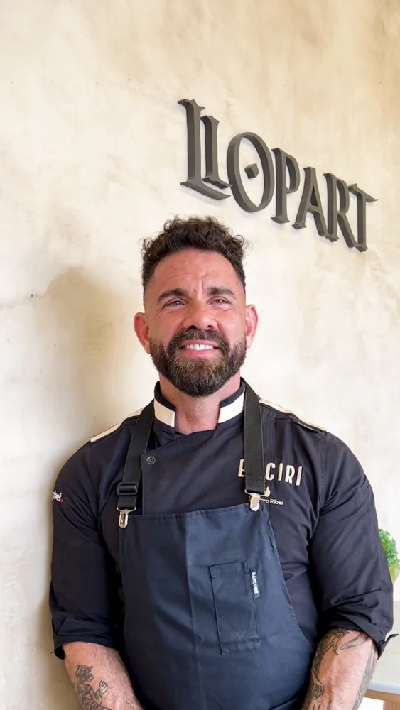 Chef Marc Ribas, de la Taverna del Ciri, en la bodega Llopart
