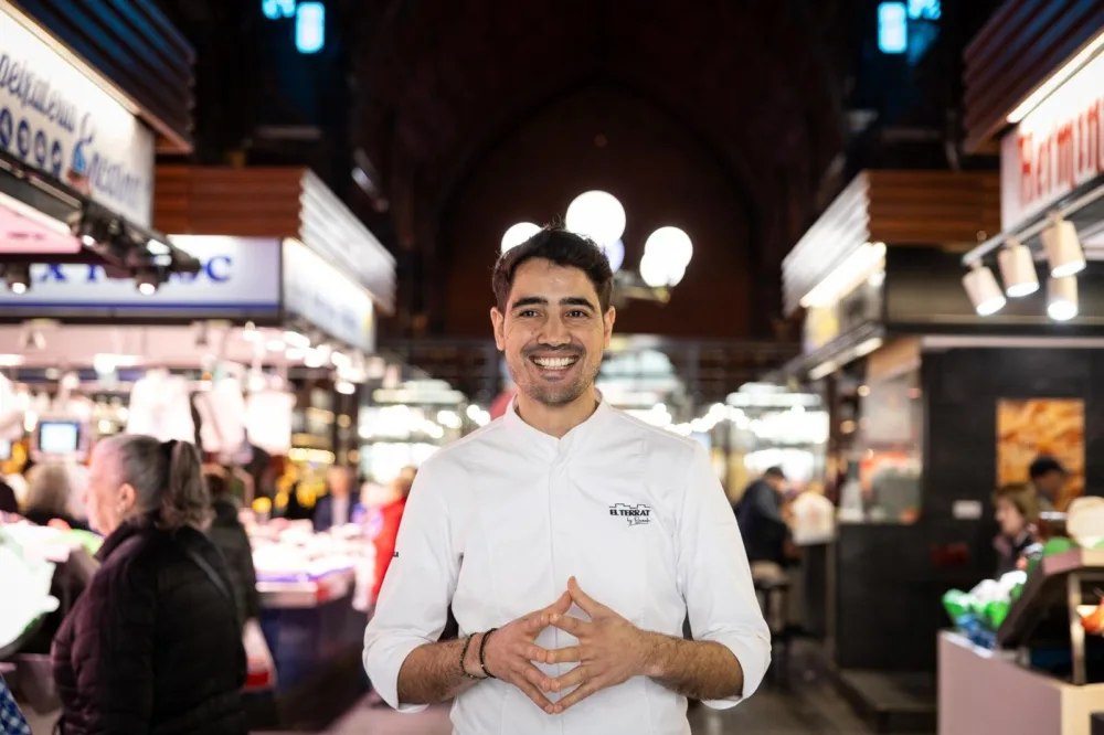 Chef Moha Quach, de El Terrat, en un mercado