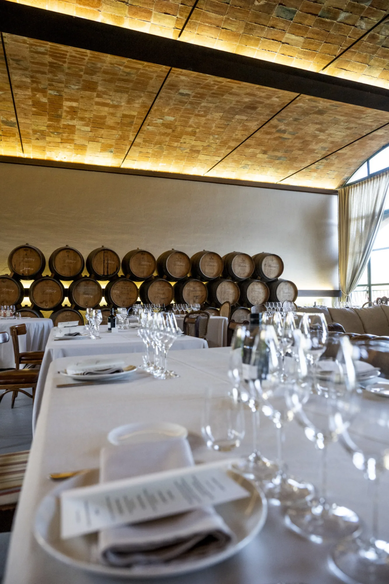 Sala de Gramona parada per al sopar del restaurant Antic Molí