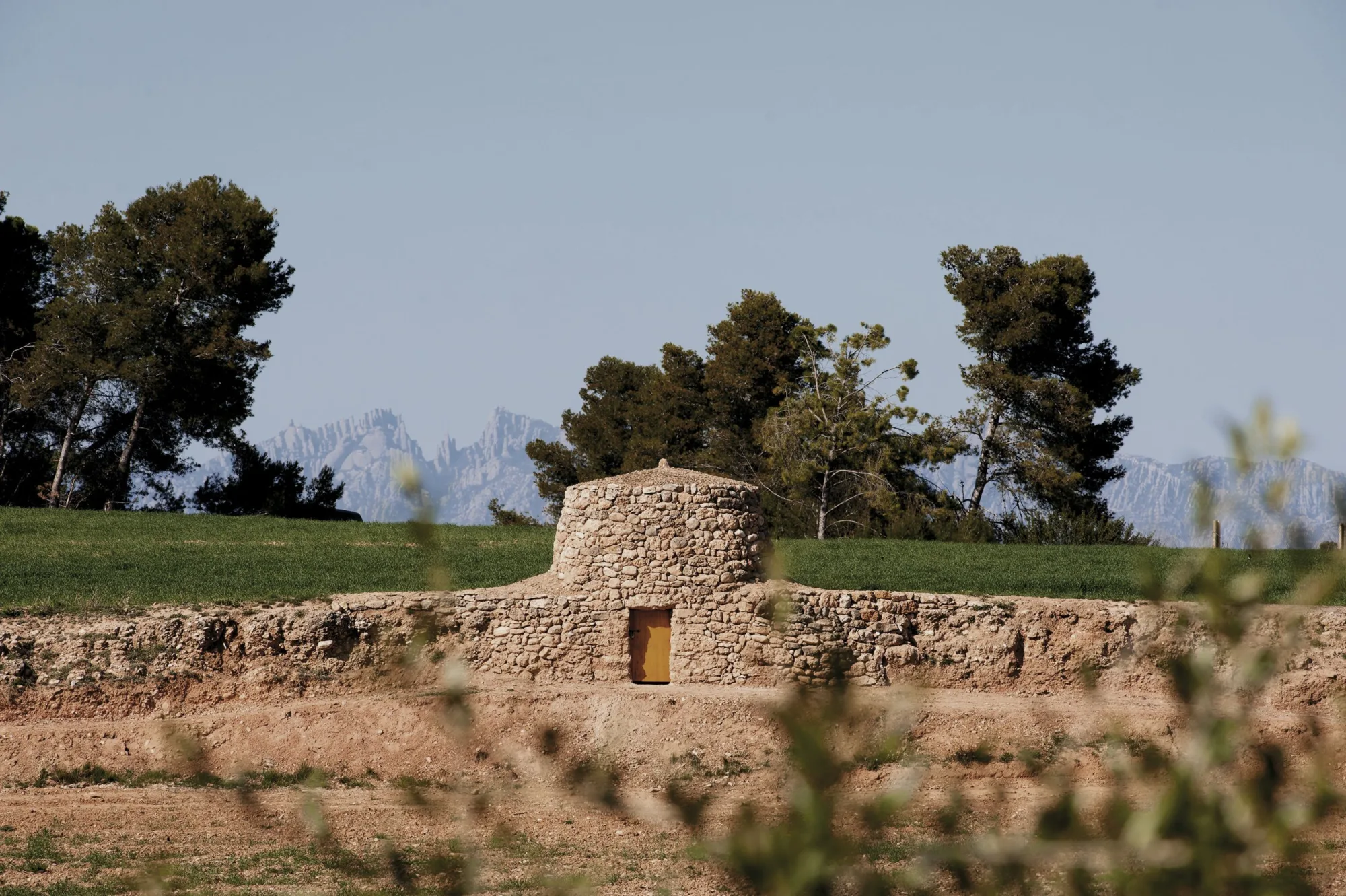 Dry stone hut among Penedès fields