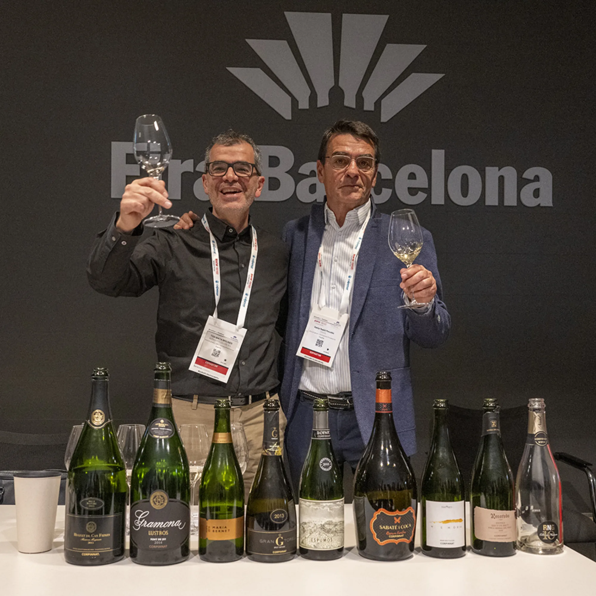 Brindis delante de botellas de corpinnats de más de 100 meses de crianza