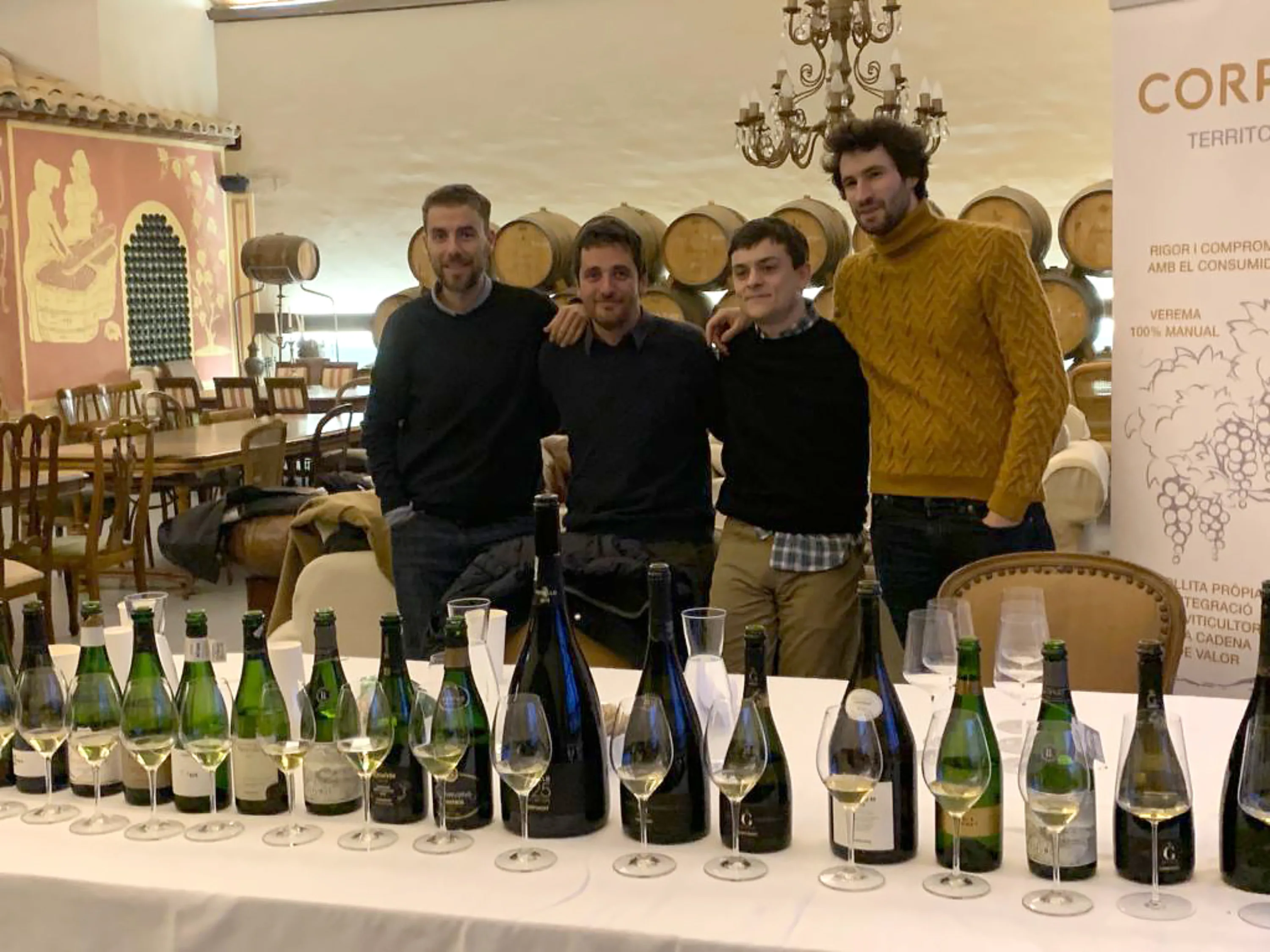 Guía Peñín team with the corpinnats they tasted