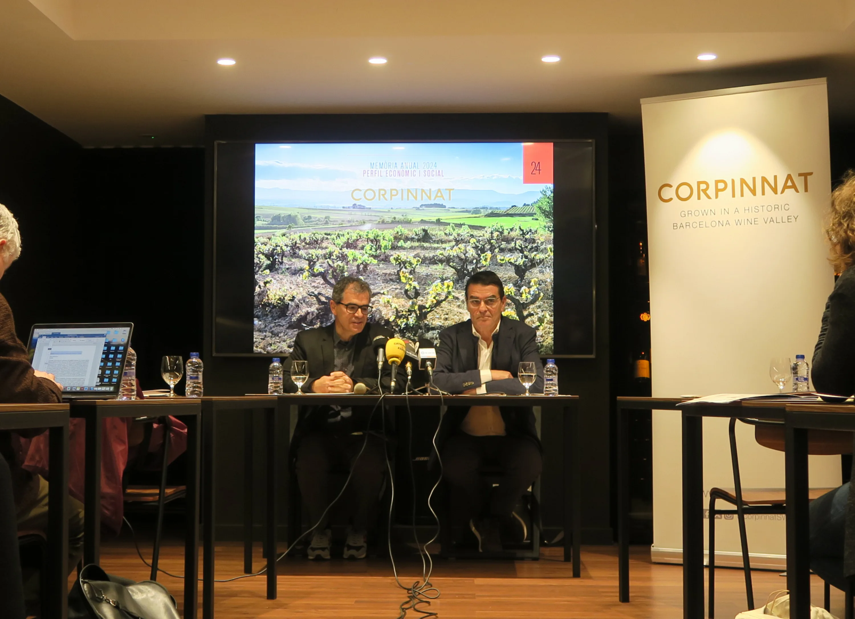 Corpinnat press conference with vineyards on screen