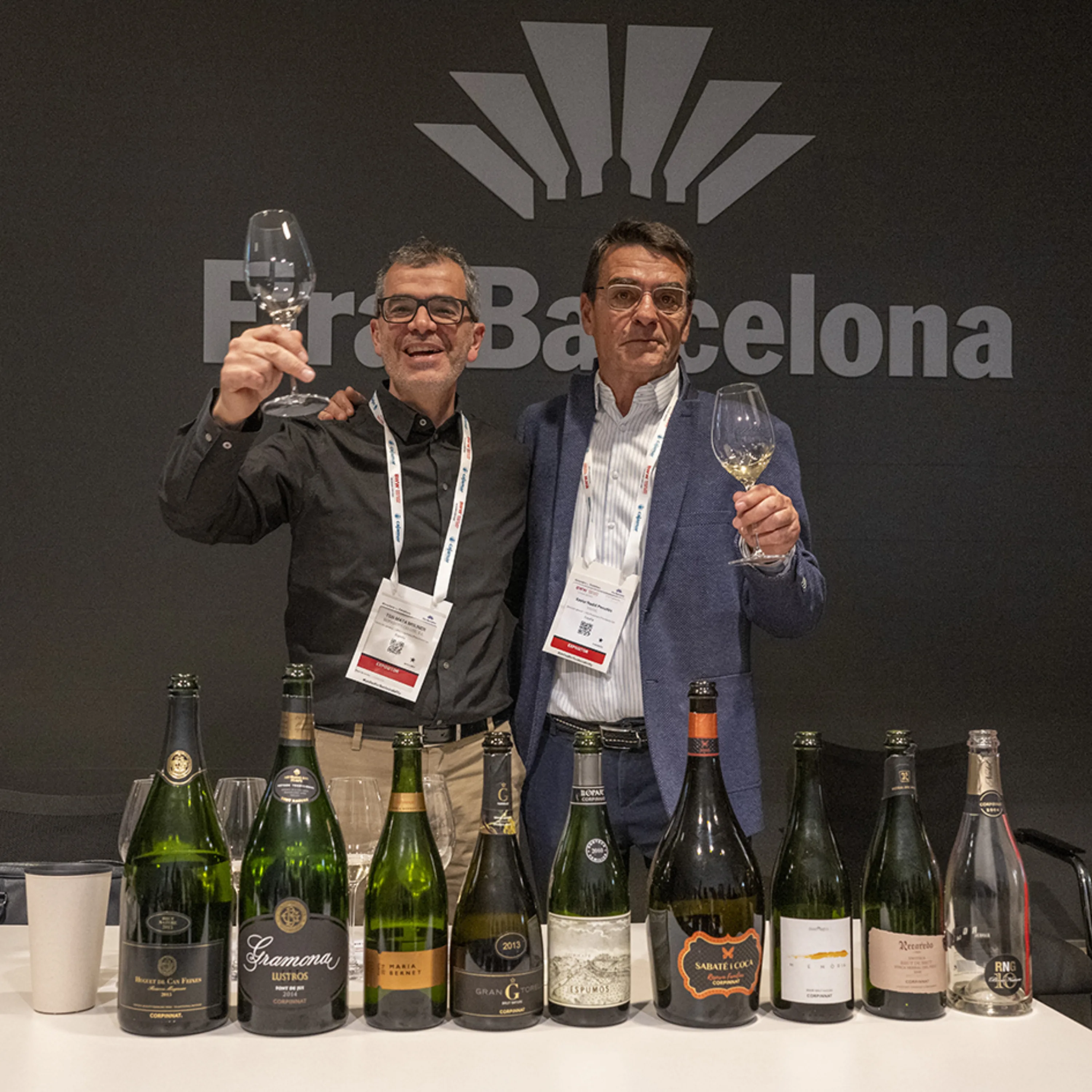 Brindis delante de botellas de corpinnats de más de 100 meses de crianza