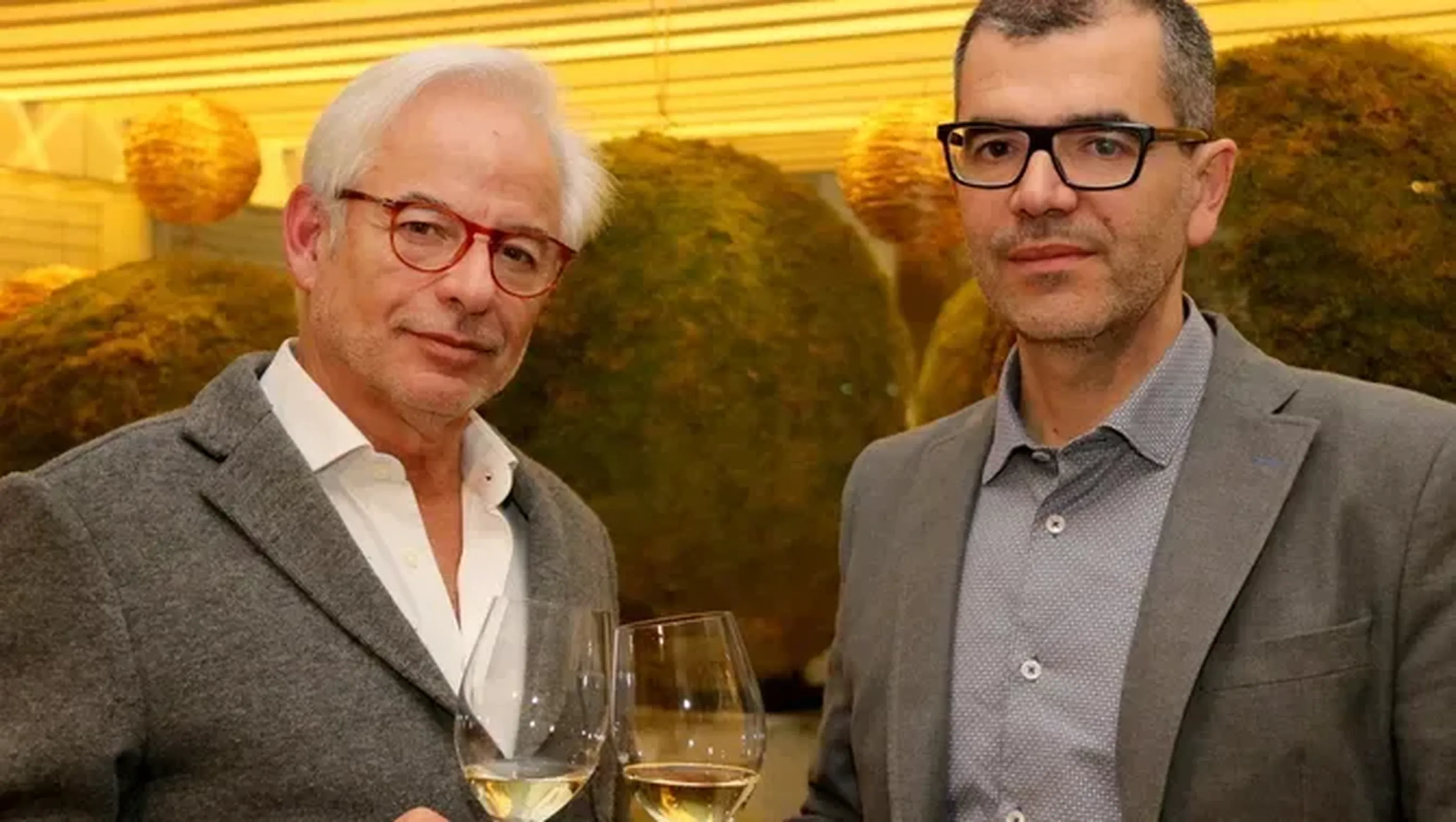 Xavier Gramona with a Corpinnat member at an event